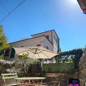 Gasthof Pink House Garden, Monterosso al Mare